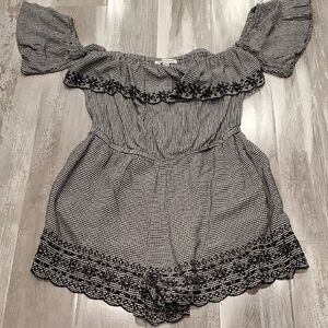 American Eagle Outfitters Black and White Off-Shoulder Romper Medium